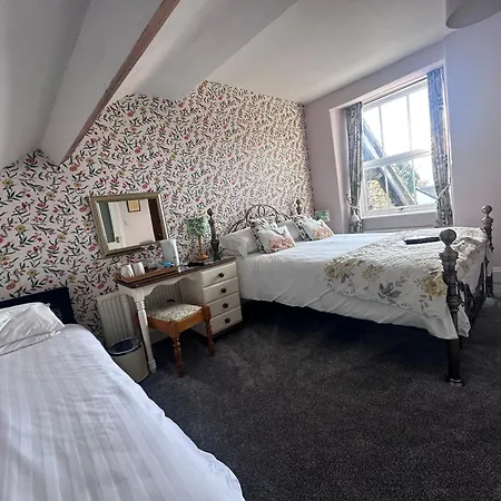 Kirkwood Guest House, Free Parking, Electric Car Point Penzion