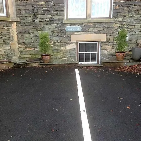 Kirkwood Guest House, Free Parking, Electric Car Point 4*