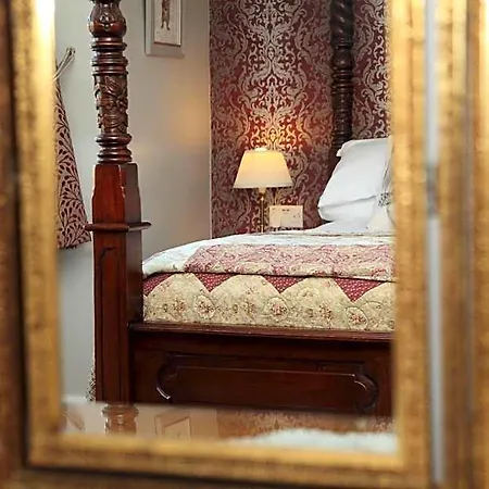 Guest house Kirkwood Guest House, Free Parking, Electric Car Point 4*