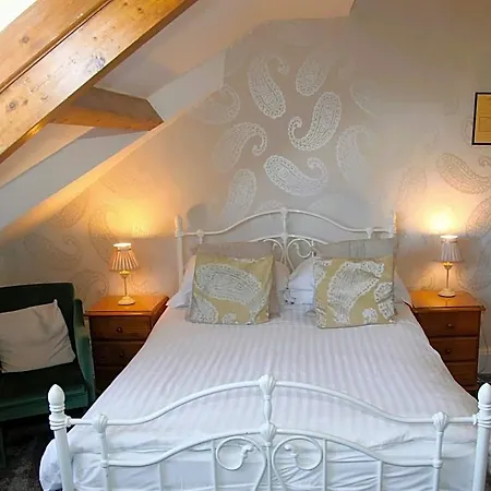 Guest house Kirkwood Guest House, Free Parking, Electric Car Point 4*
