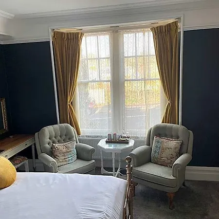 Kirkwood Guest House, Free Parking, Electric Car Point 4*