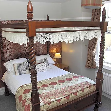 Kirkwood Guest House, Free Parking, Electric Car Point Guest house 4*
