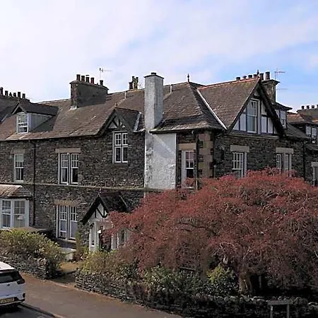Kirkwood Guest House, Free Parking, Electric Car Point 4*