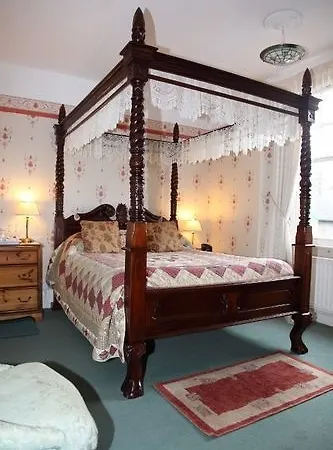 Kirkwood Guest House, Free Parking, Electric Car Point 4*